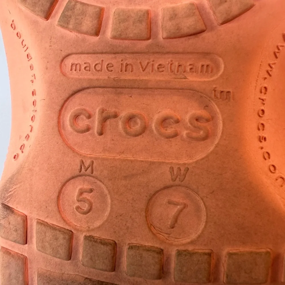 Crocs Classic Size Women’s 7 Men’s 5 Solid Orange Coral Salmon‎ Clogs - Picture 8 of 10